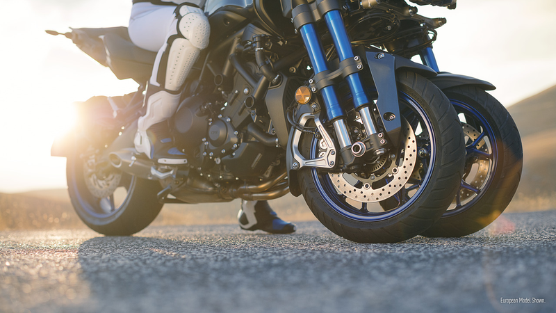 Illustration for article titled The Freakish 3-Wheel Yamaha Niken Sportbike Looks Unbelievable